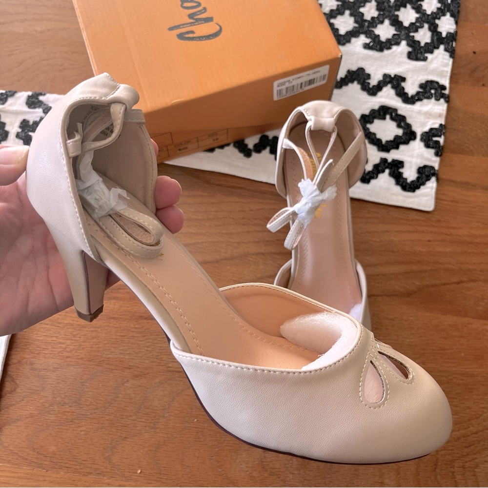 NEW in Box Chase & Chloe KIMMY Cream Heels womens shoe size 10